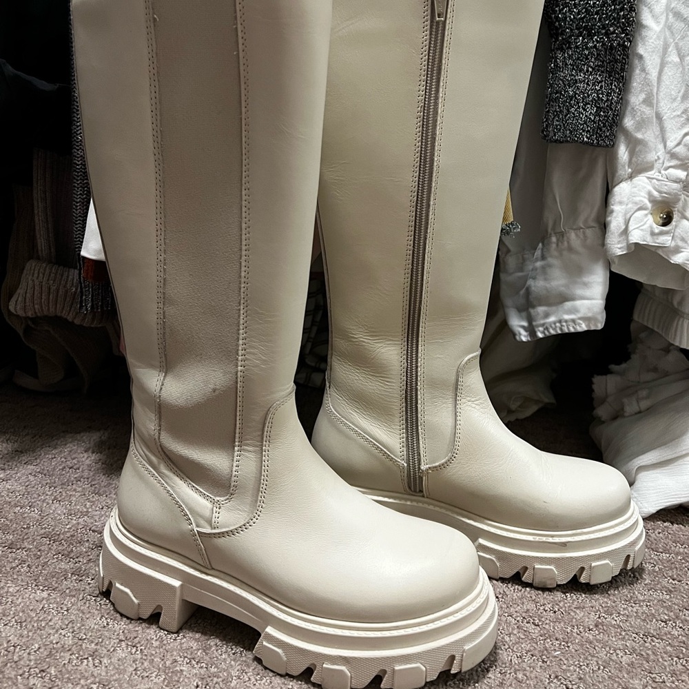 Steve Madden bone colored boots
